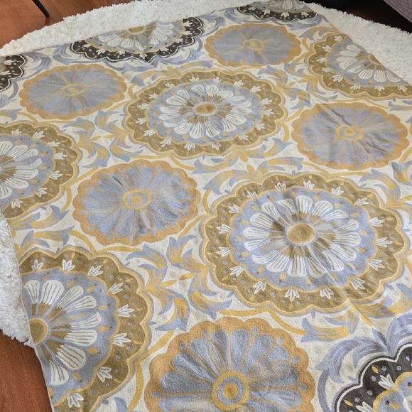 Wool Embroidery Area Rug (Approx 5'x7') - Picture 6 of 6